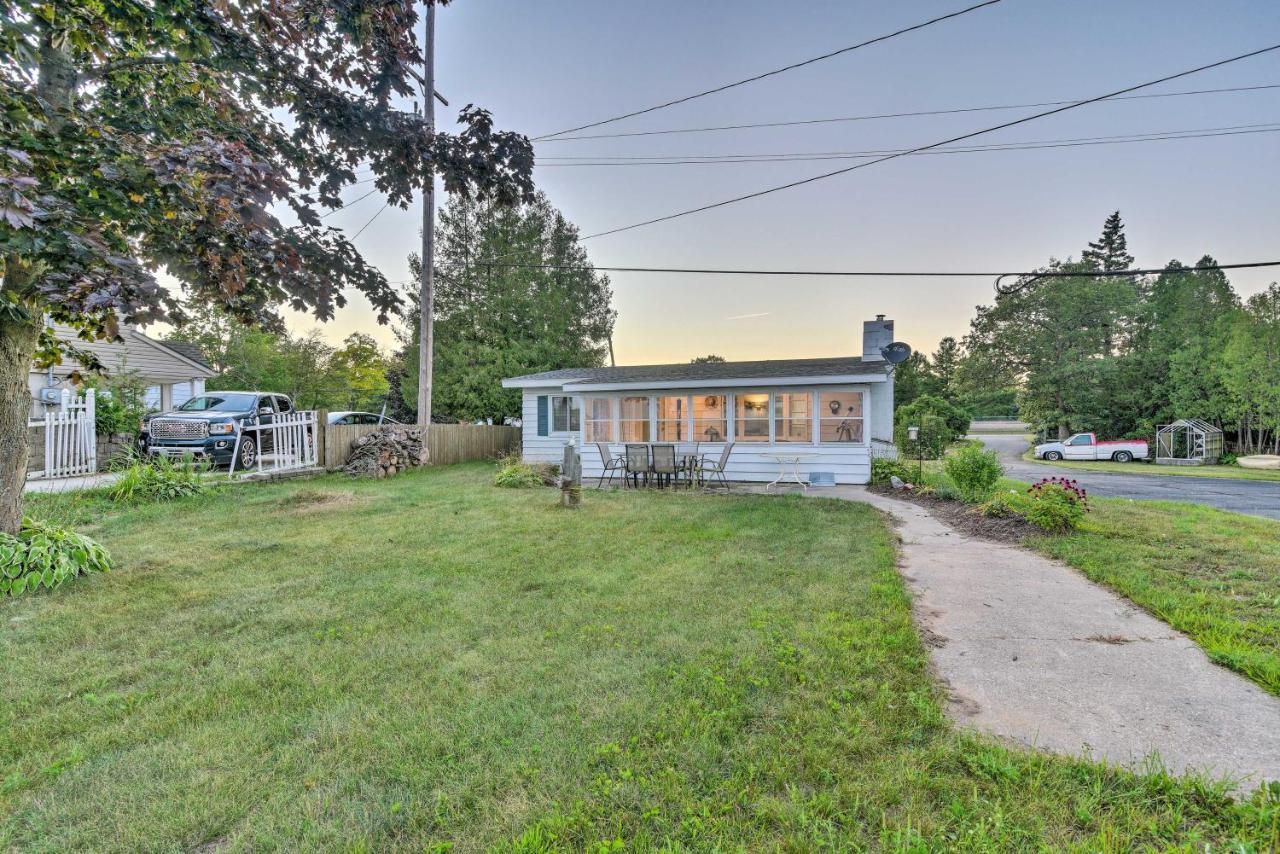 East Tawas Cabin With Lake Huron Access And Views エクステリア 写真