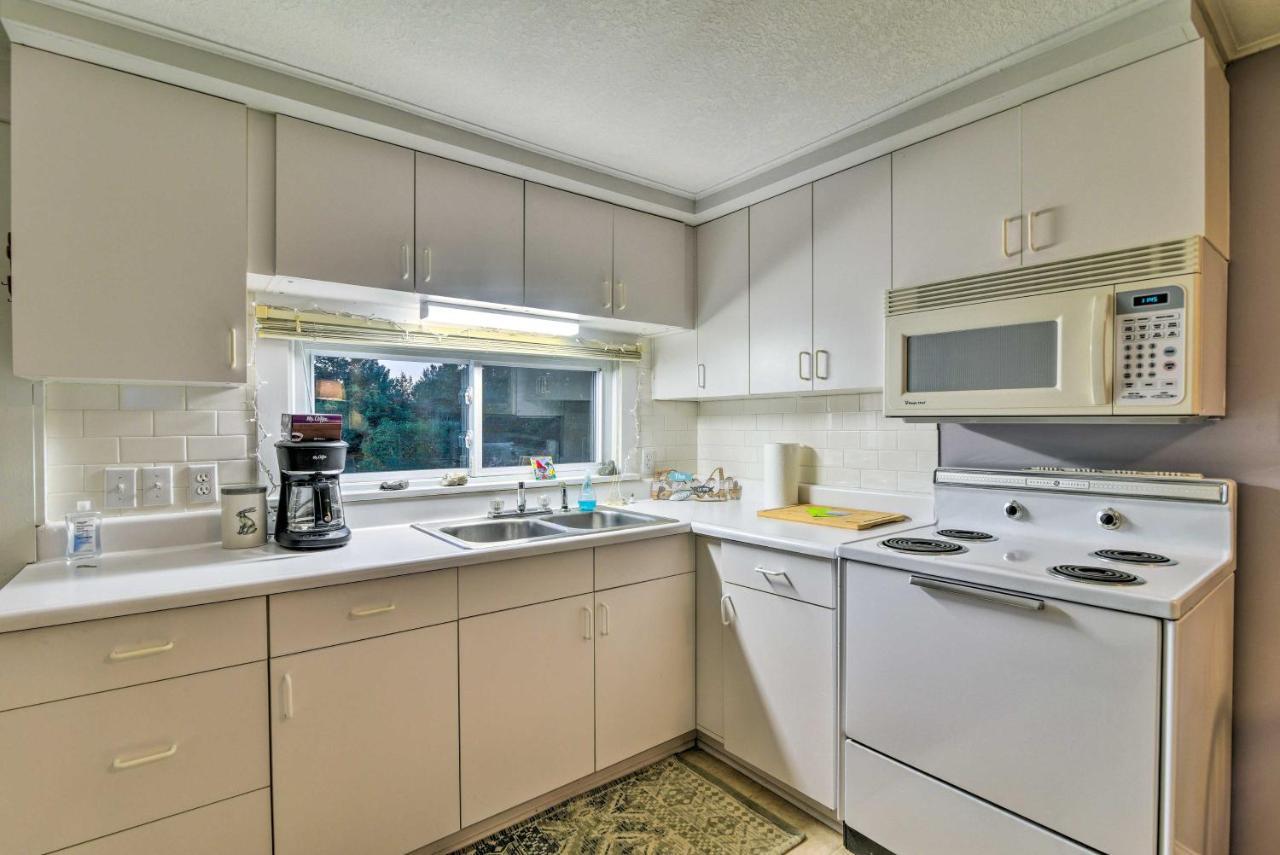 East Tawas Cabin With Lake Huron Access And Views エクステリア 写真