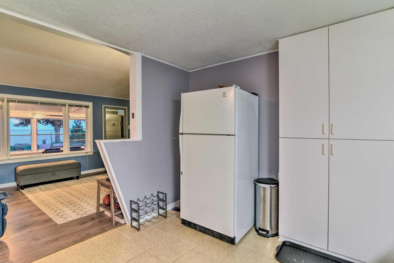 East Tawas Cabin With Lake Huron Access And Views エクステリア 写真