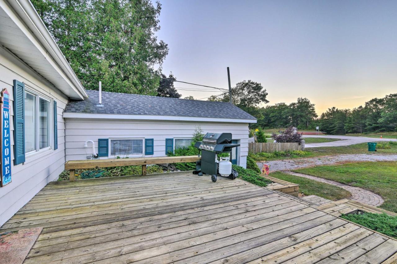 East Tawas Cabin With Lake Huron Access And Views エクステリア 写真