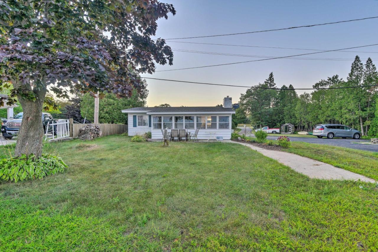 East Tawas Cabin With Lake Huron Access And Views エクステリア 写真