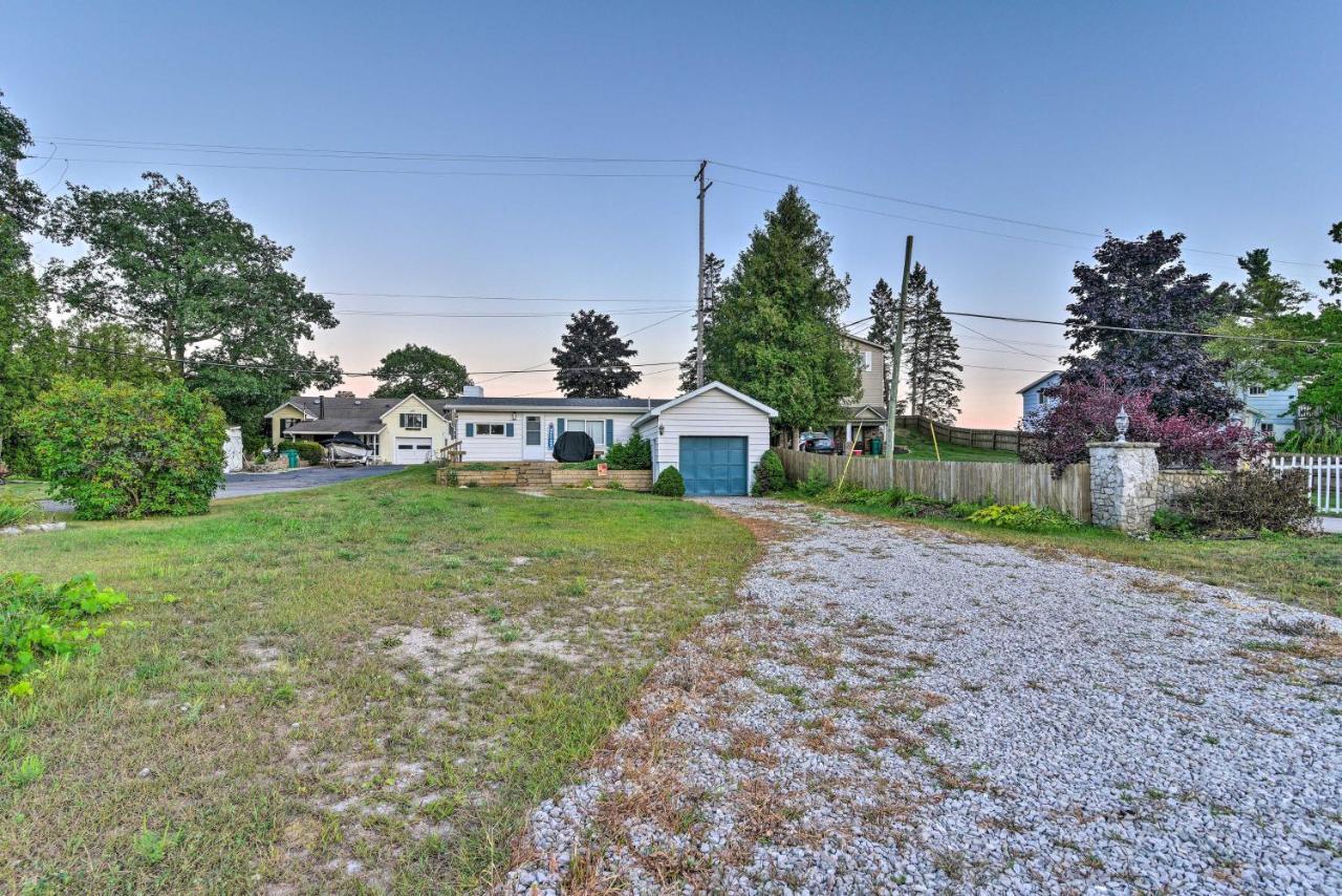 East Tawas Cabin With Lake Huron Access And Views エクステリア 写真