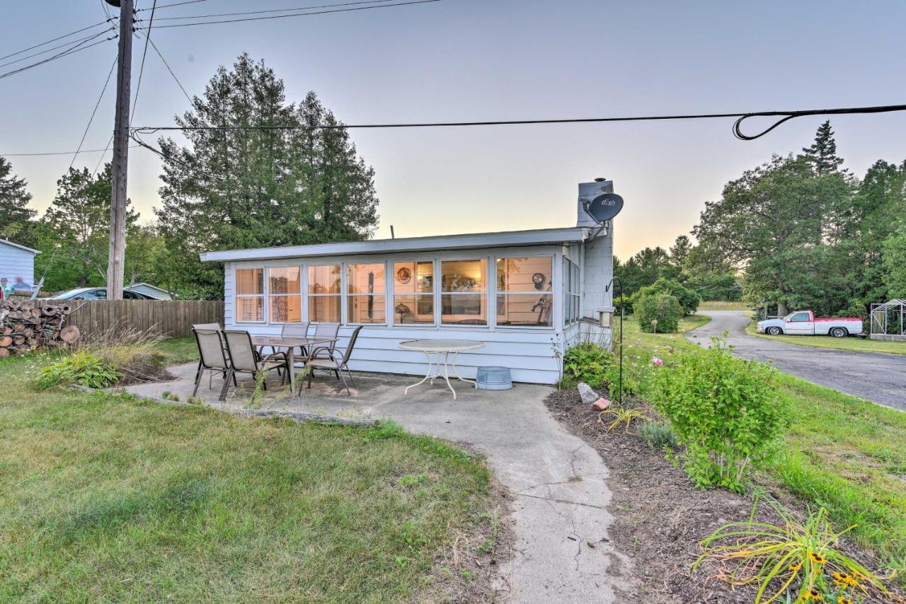 East Tawas Cabin With Lake Huron Access And Views エクステリア 写真